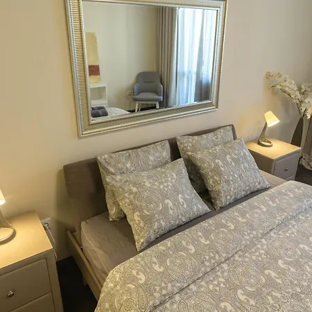 мarelis Luxe Port Warna