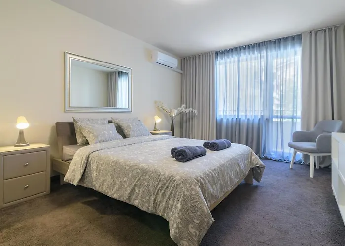 мarelis Luxe Port * Warna